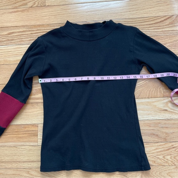 🛍Black & Burgundy Mock Neck Top🛍 - Picture 3 of 7
